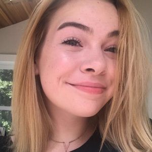 Meet your Posher, Ella